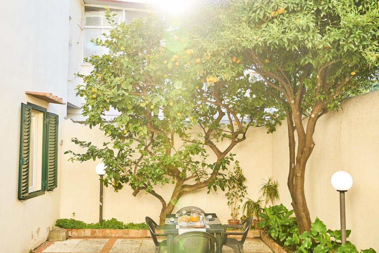 Апартаменты ✦ Garden House In Centro - Free Parking ✦ Ливорно Экстерьер фото