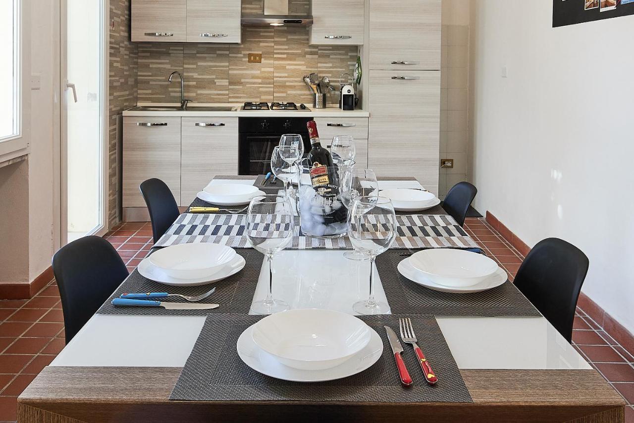 Апартаменты ✦ Garden House In Centro - Free Parking ✦ Ливорно Экстерьер фото