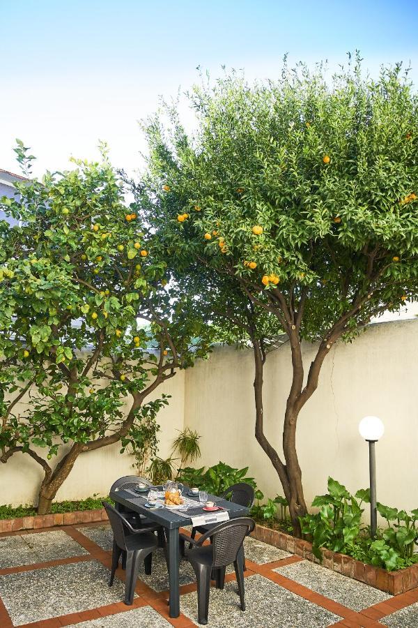 Апартаменты ✦ Garden House In Centro - Free Parking ✦ Ливорно Экстерьер фото